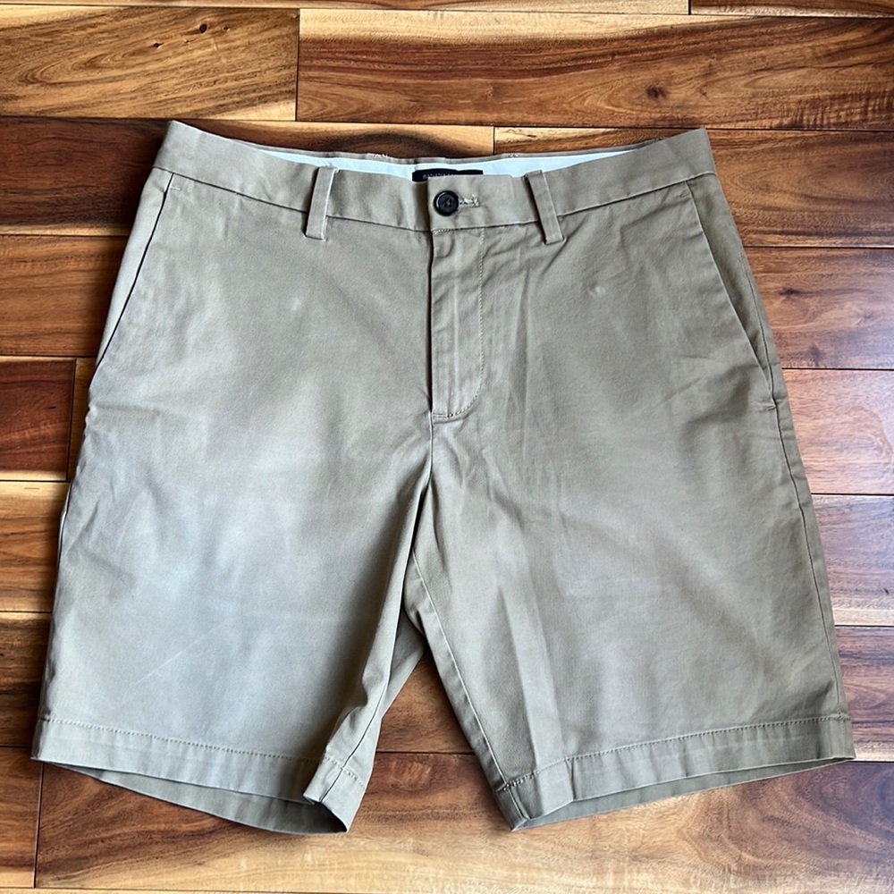 Banana Republic Men’s Khaki Aiden Shorts 30